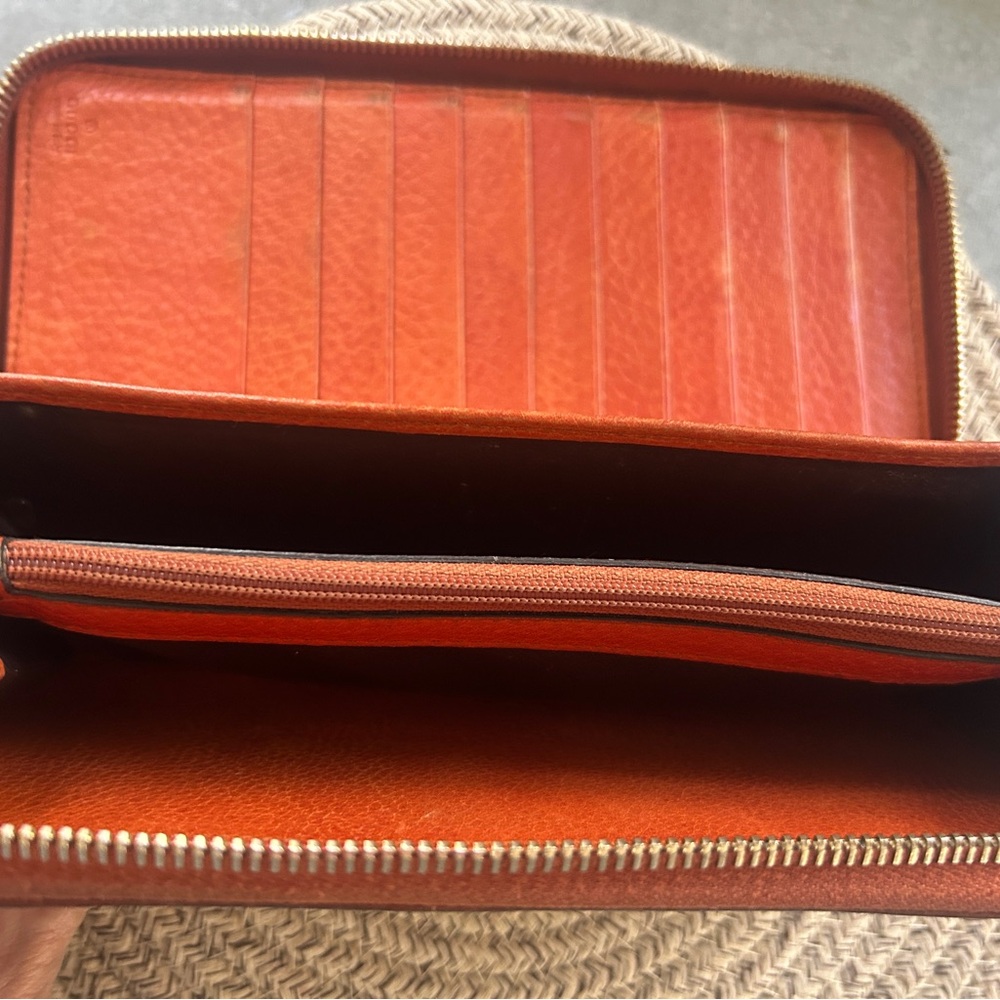 Vintage GUCCI
Woman’s tassel wallet
4x8” - Picture 4 of 4